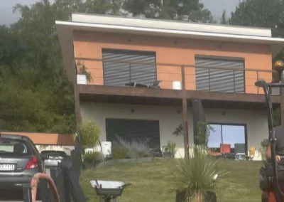 Vue d’ensemble de la maison au début des travaux