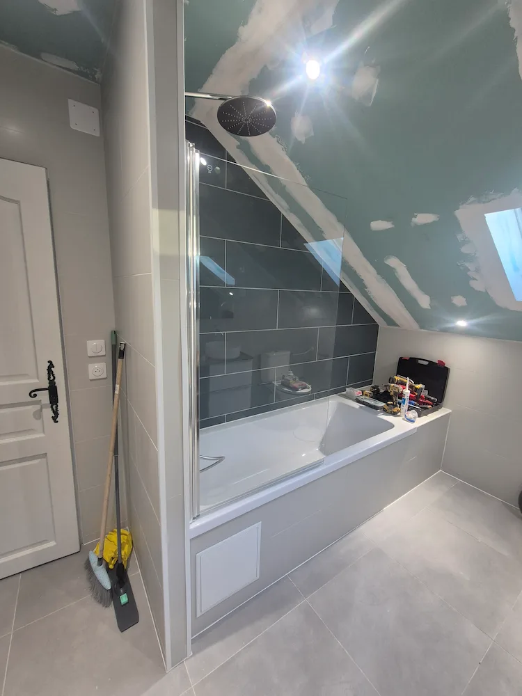 Pose baignoire lors rénovation de salle de bain Thoiry