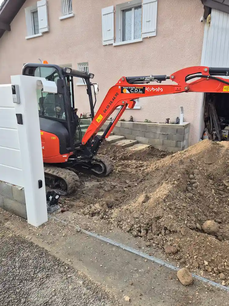 terrassement avant pose béton désactivé